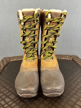 The North Face Shellsta lll Mid Water-proof Insulated Boots Size 9